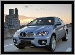 Domy, BMW x6, Droga